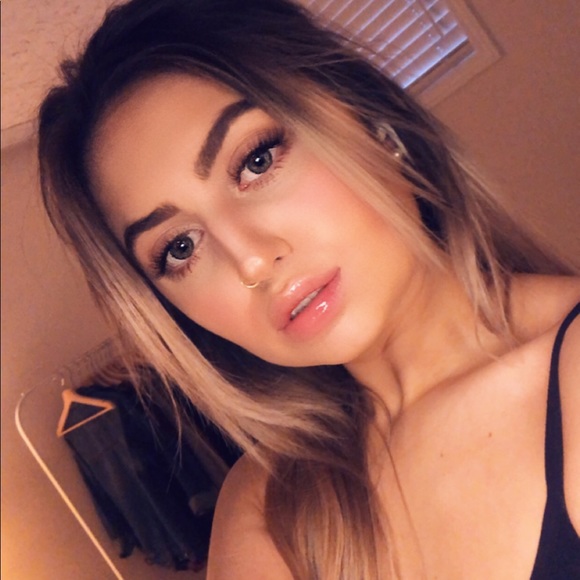 Meet your Posher, Ailish - Picture 1 of 1